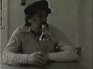 Pelayan Muda Menawar ...